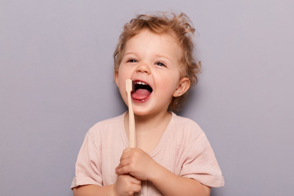 La elección del cepillo dental perfecto para tu hijo: guía completa